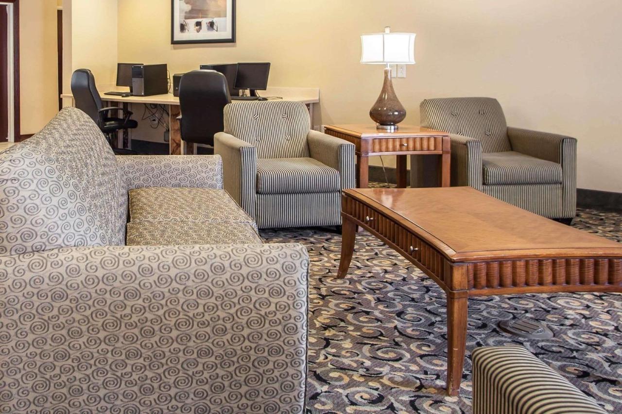 Comfort Suites Bloomington I-55 And I-74 Eksteriør billede