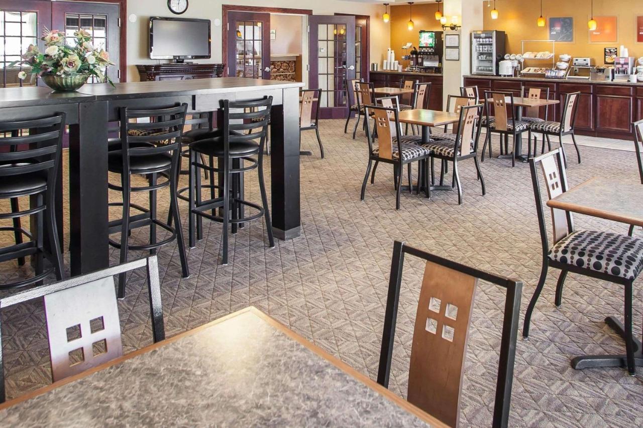 Comfort Suites Bloomington I-55 And I-74 Eksteriør billede