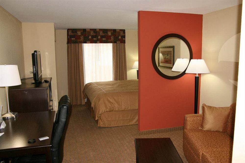 Comfort Suites Bloomington I-55 And I-74 Eksteriør billede