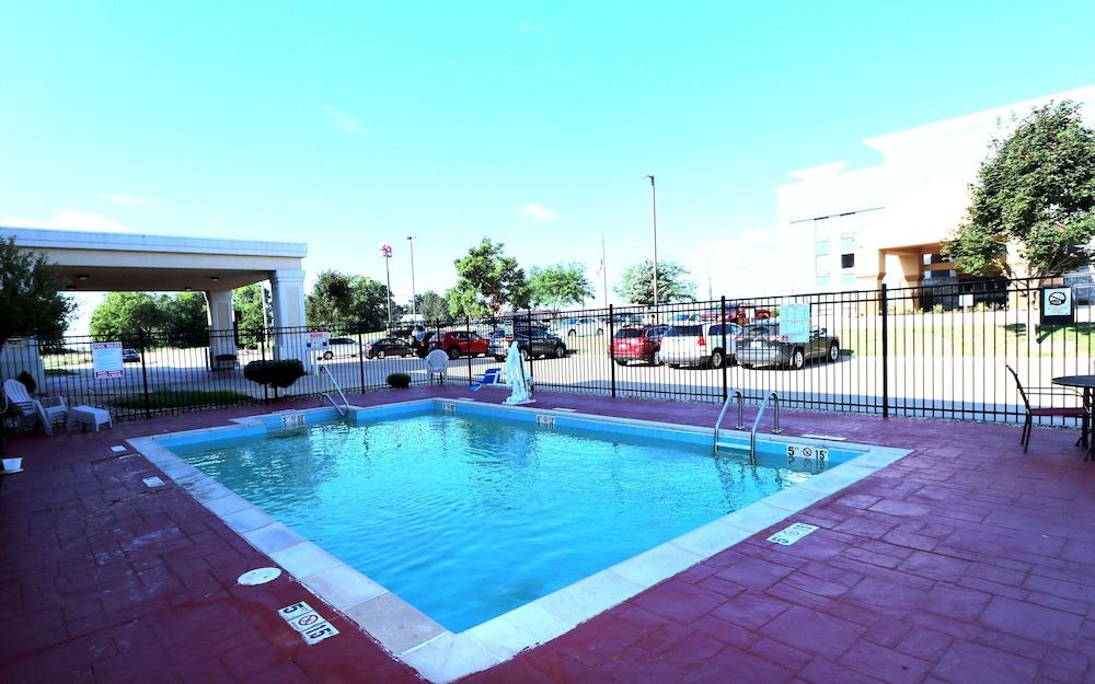 Comfort Suites Bloomington I-55 And I-74 Eksteriør billede