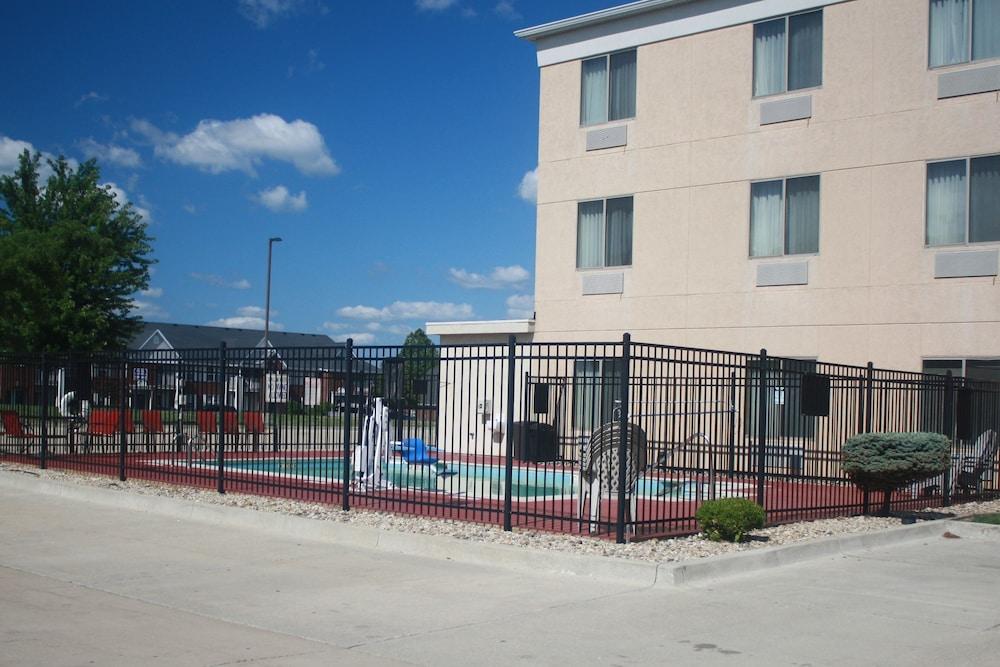 Comfort Suites Bloomington I-55 And I-74 Eksteriør billede