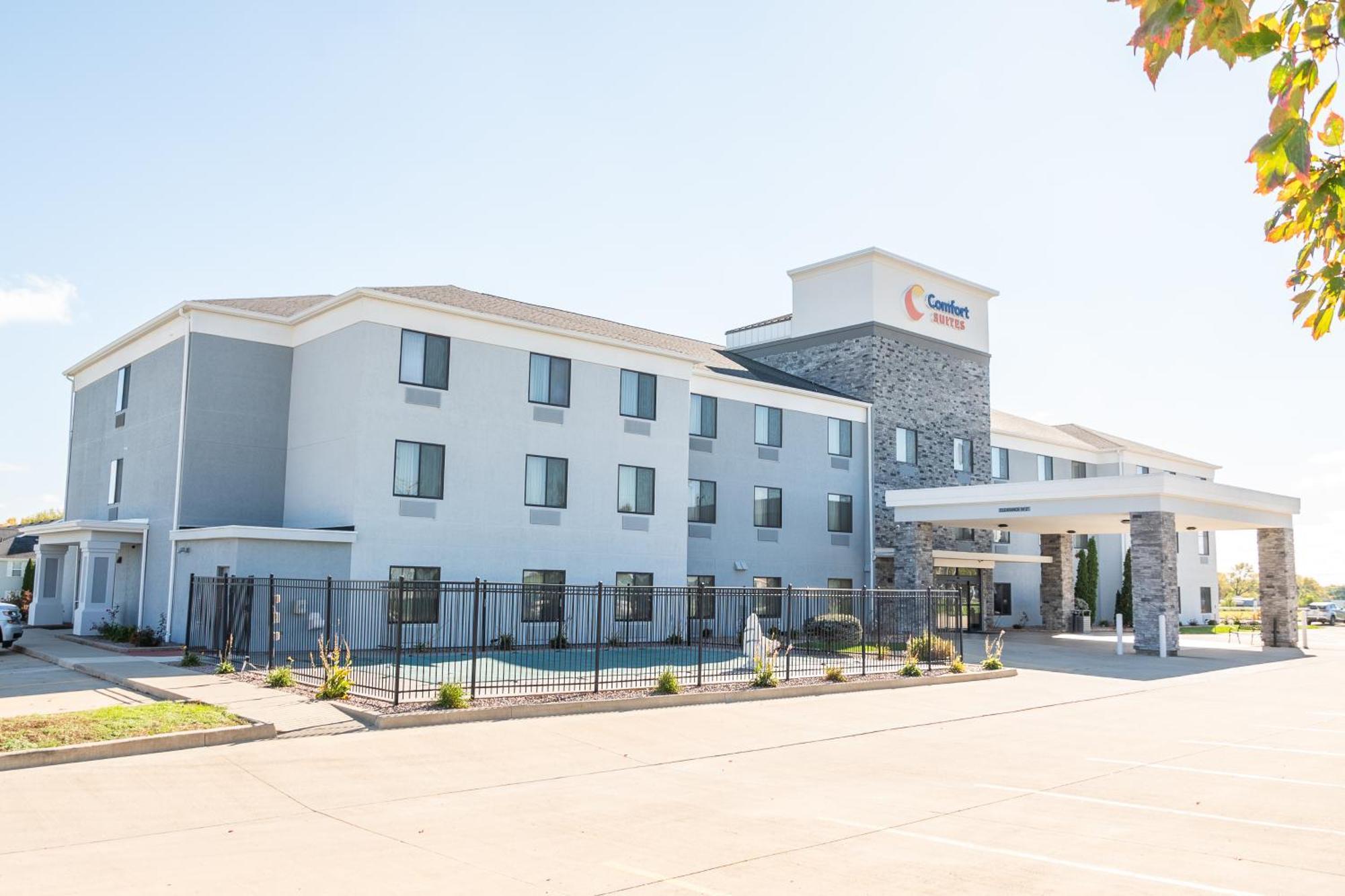 Comfort Suites Bloomington I-55 And I-74 Eksteriør billede